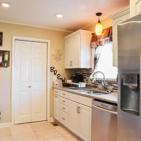 2 Bdrm Home With 3 Beds Mins From Casino